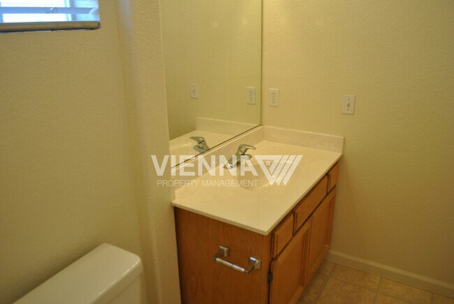 Building Photo - 7956 Robinson Dr