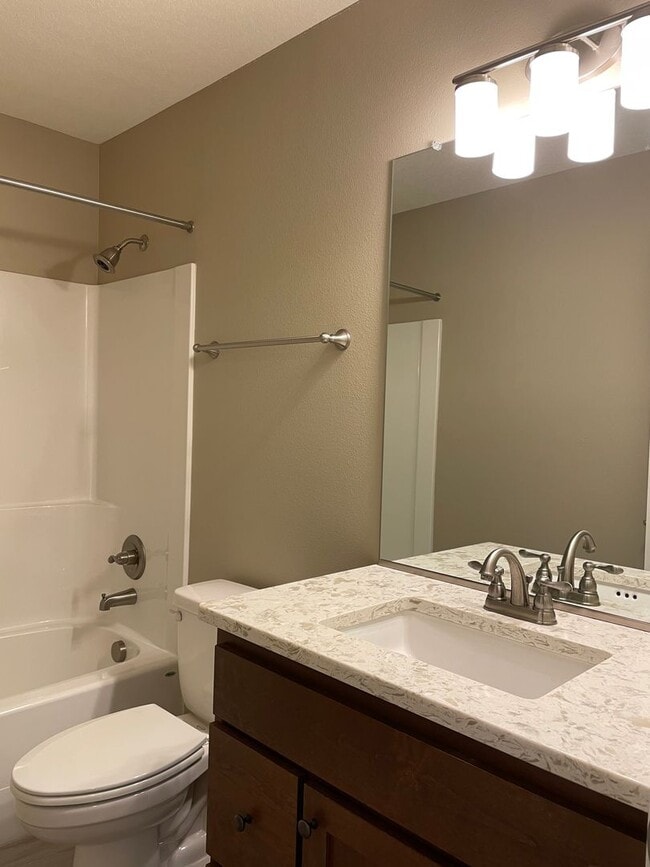Building Photo - LUXURY 4 BD TOWNHOME! GATED PARKER VILLAGE...