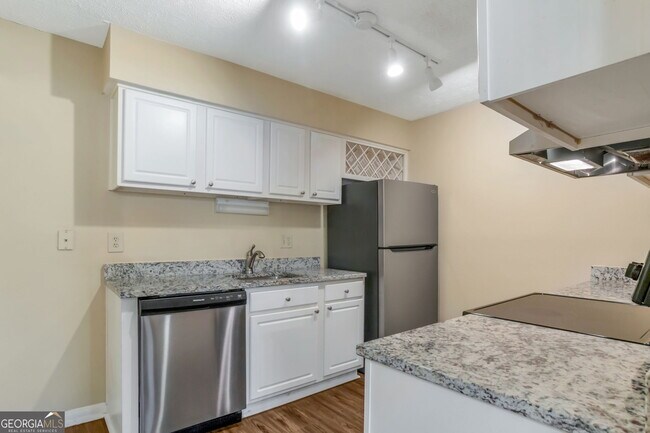 Building Photo - 5155 Roswell Rd NE