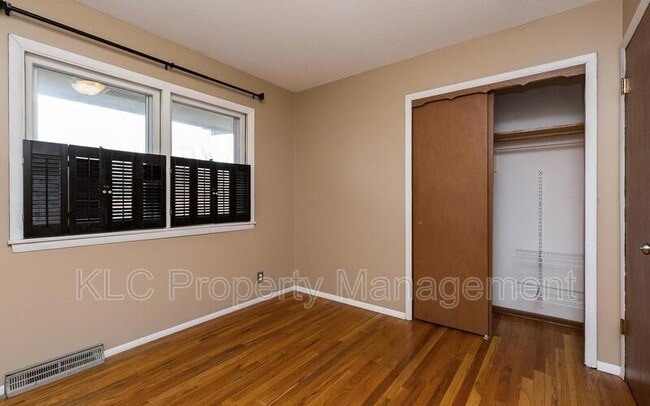 Building Photo - 230 Bel Aire Dr