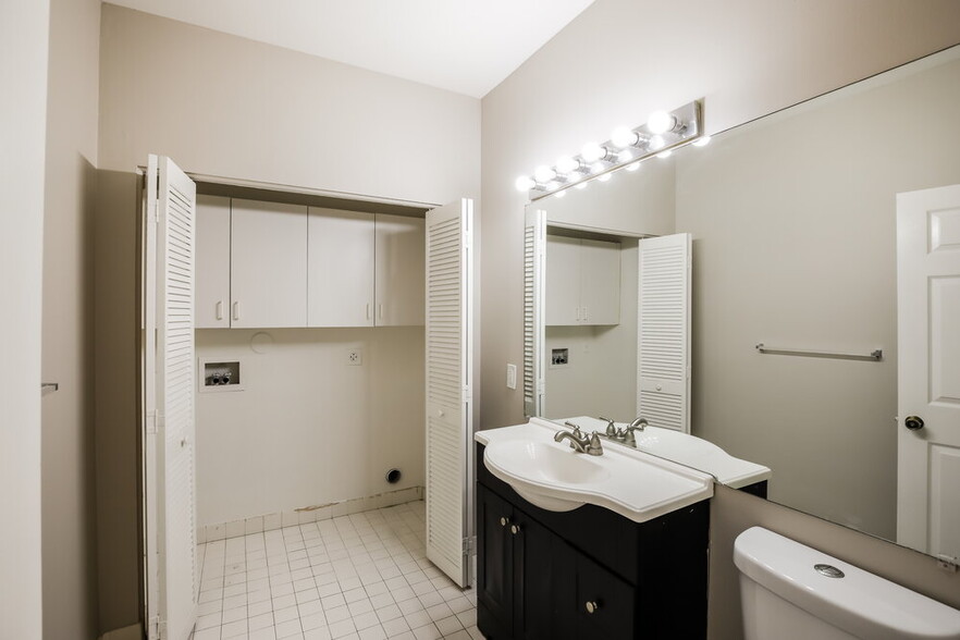Building Photo - 18164 Blue Lake Way