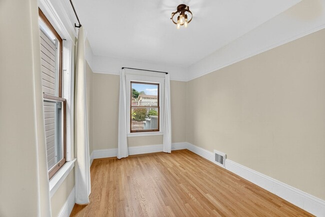 Building Photo - Charming Sunset Home with Hardwood Floors ...