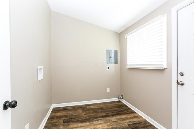 Building Photo - 3230 Vanderberg Ave