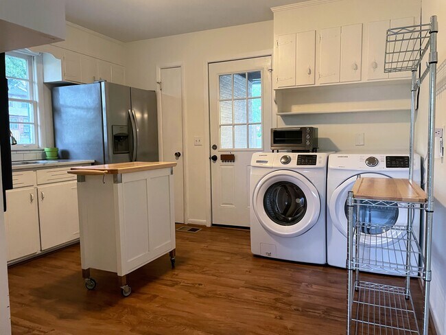 Building Photo - 601 N 5th St