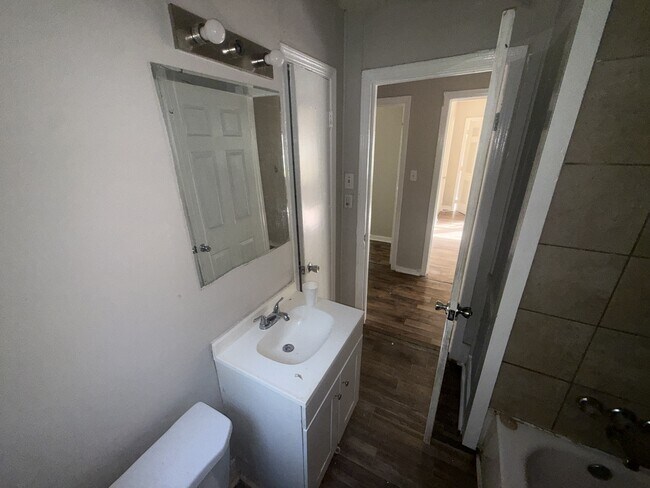 Building Photo - 314 Clubview Dr