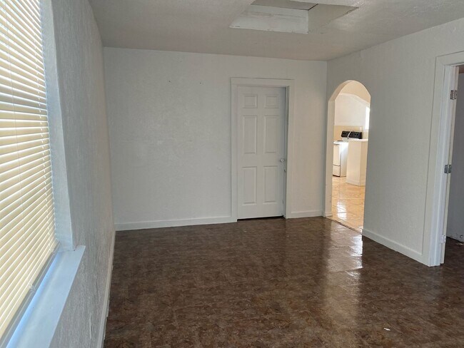 Building Photo - House For Rent.... ALL BILLS PAID