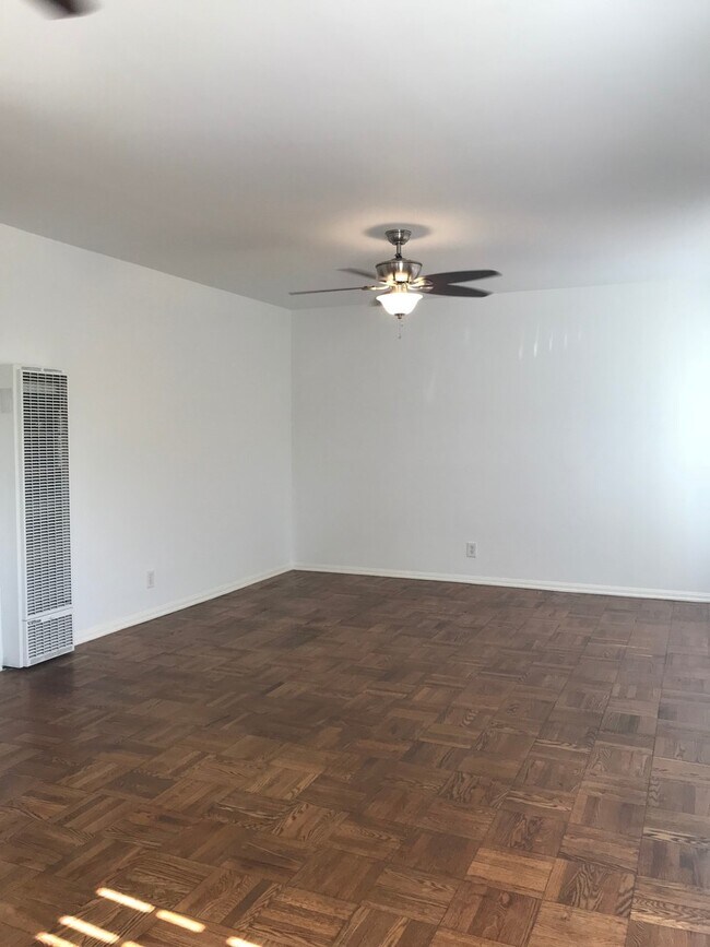 Building Photo - 2709-2711 Broadway Ave