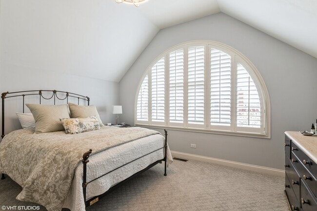 Building Photo - 2016 Valor Ct