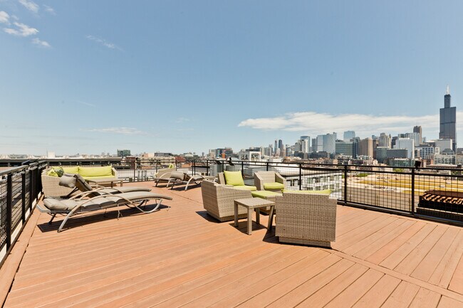 Building Photo - 1224 W Van Buren