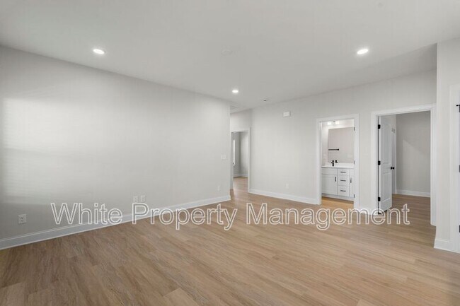 Building Photo - 7805 Shadow Lawn Rd