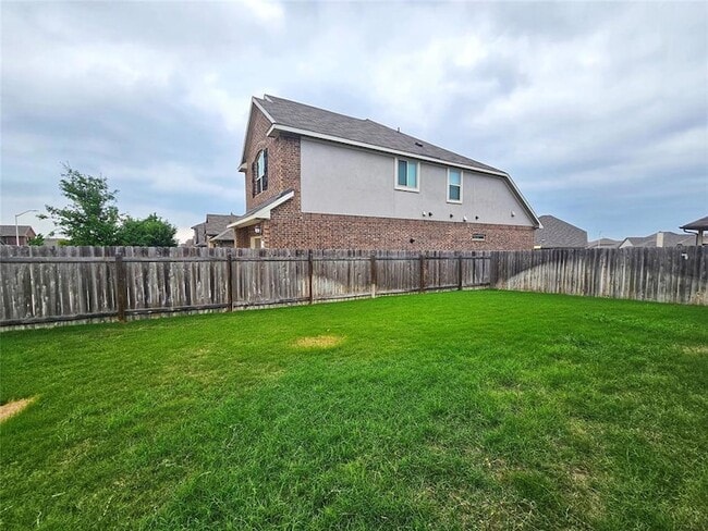 Building Photo - 637 Palmilla St