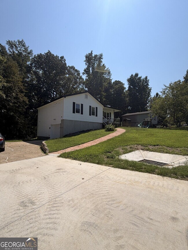 Building Photo - 640 Valerie Cir