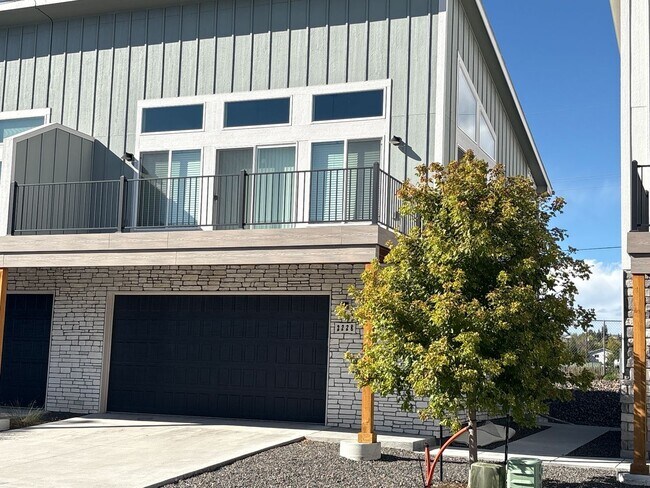 Primary Photo - 222 Miller Ln