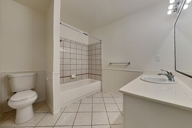 Building Photo - Halfplex with yard in South Land Park