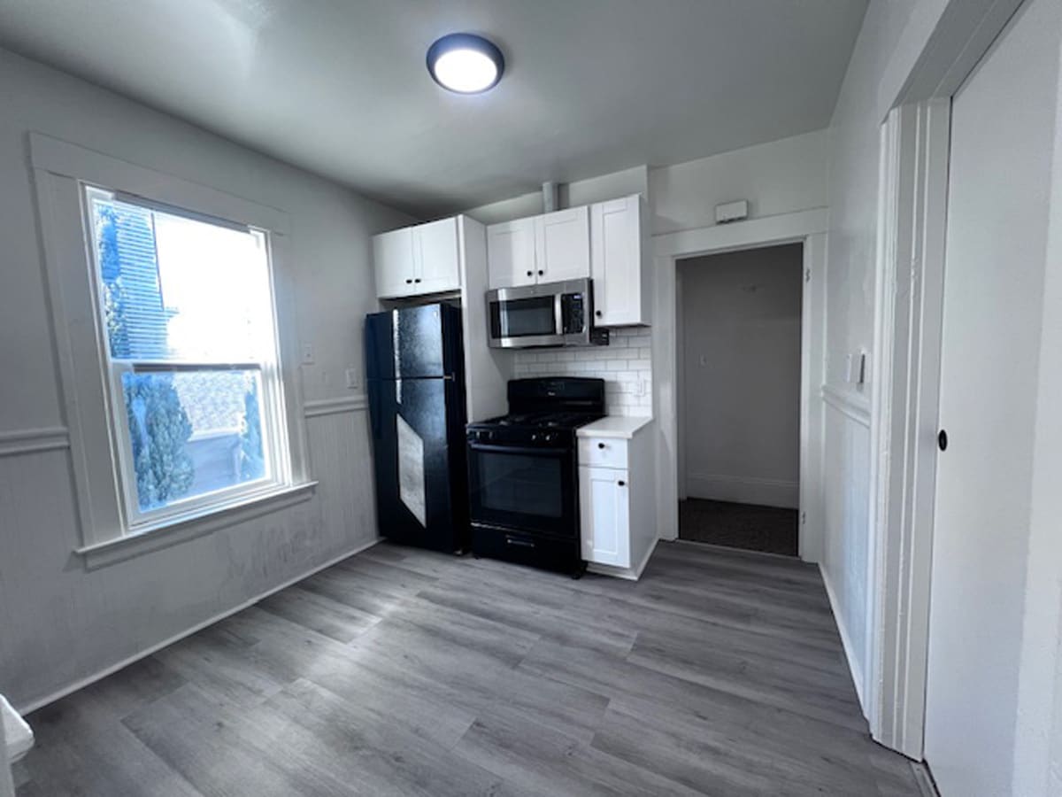 Building Photo - 709 32nd St