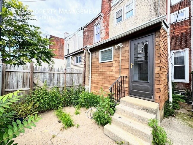Building Photo - 536 S Salford St