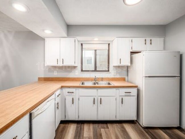 Building Photo - 8237 Goldsmith Dr