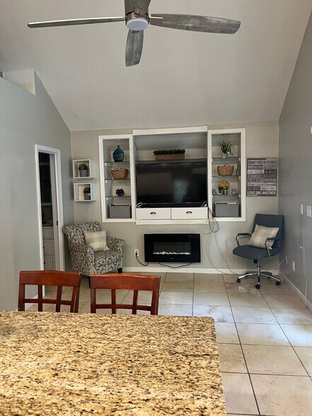 Building Photo - 1105 Sweetwater Cir