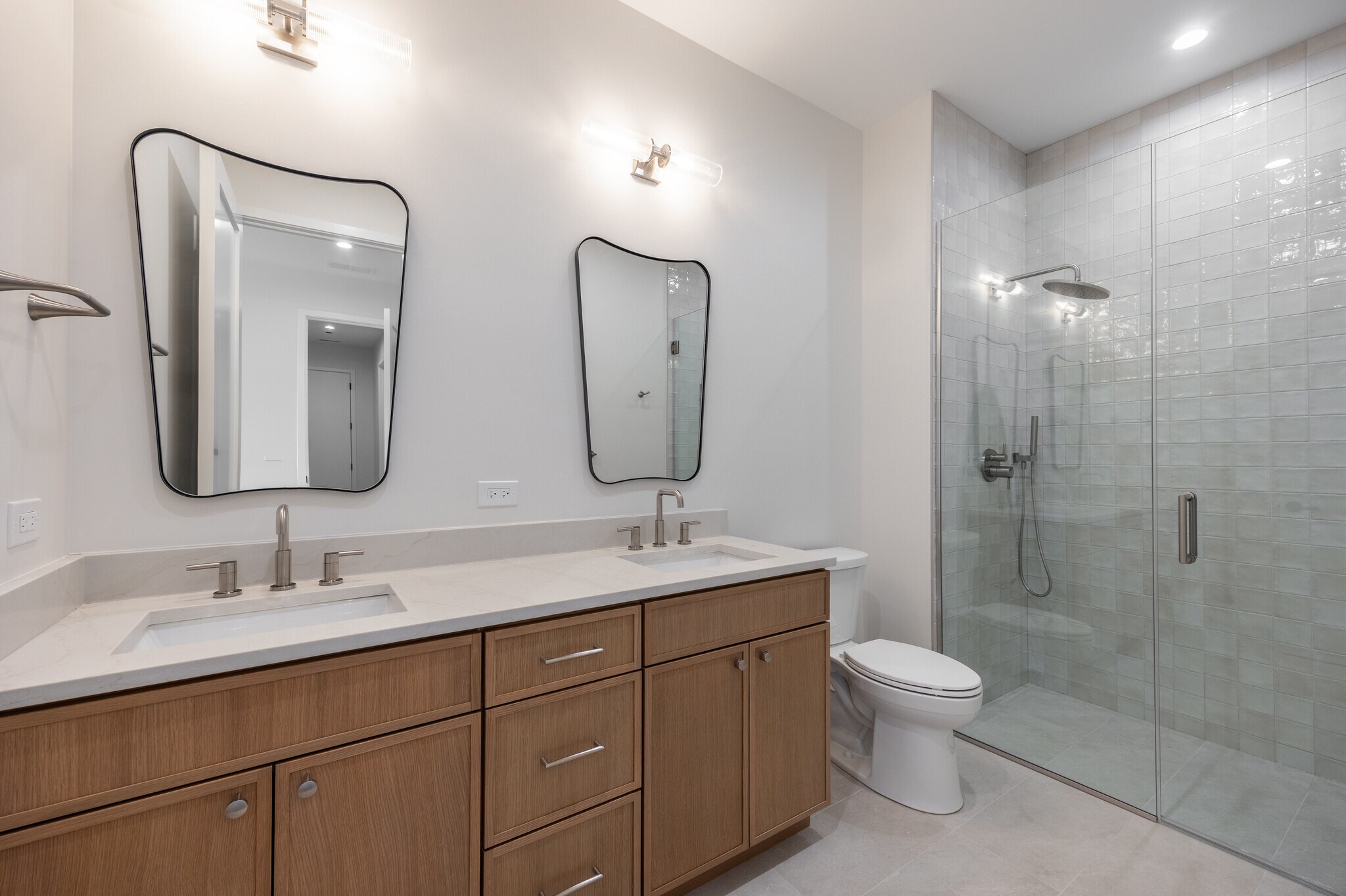 Building Photo - 1610 W Grand Ave