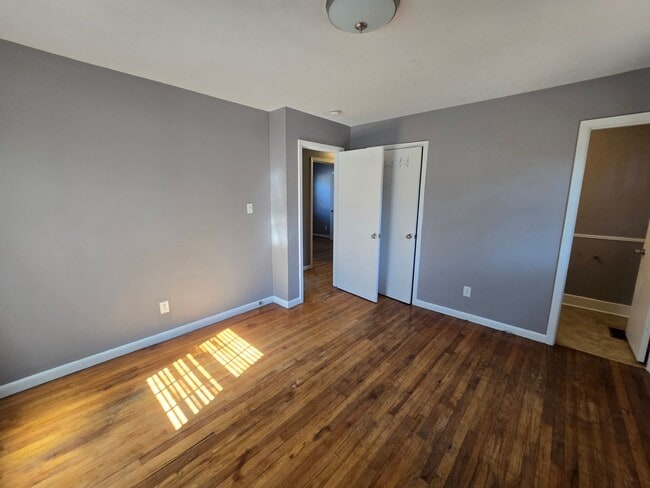 Building Photo - 733 Ashburton Dr