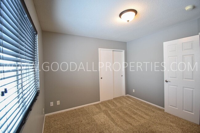 Building Photo - 4 Bedroom 3 Bath Home 3 Car Garage with large fenced in yard in Waukee