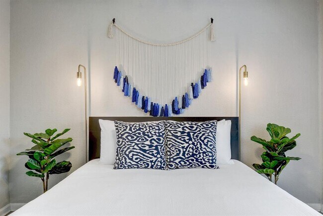 Building Photo - 1202 Newning Ave