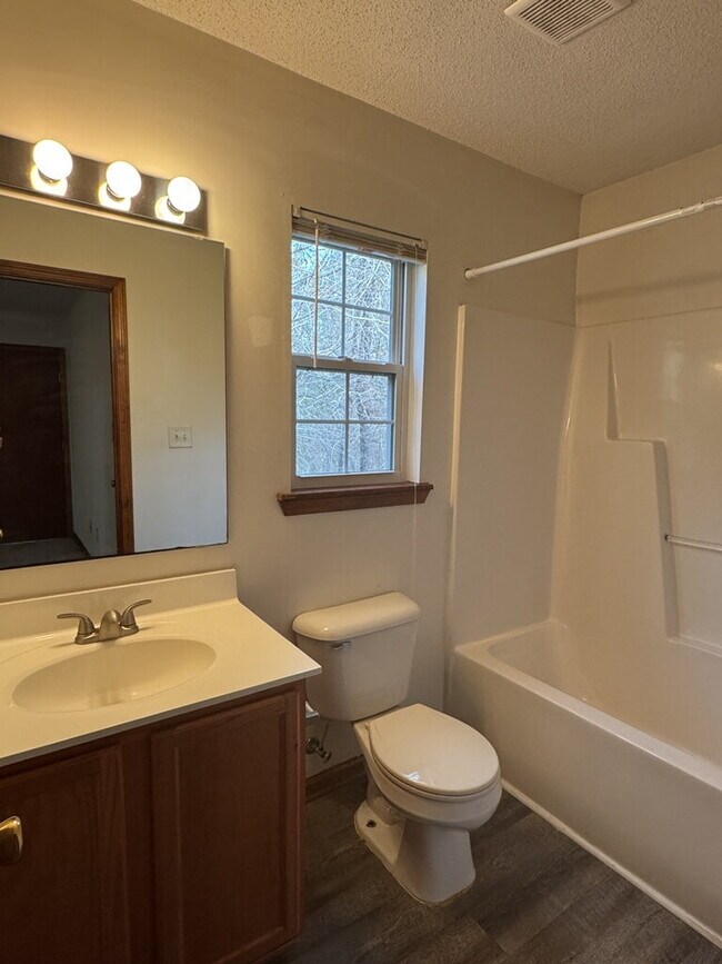 Building Photo - 101 May Ct