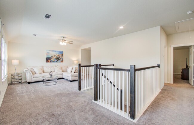 Building Photo - 27817 Ellie Oak Ln