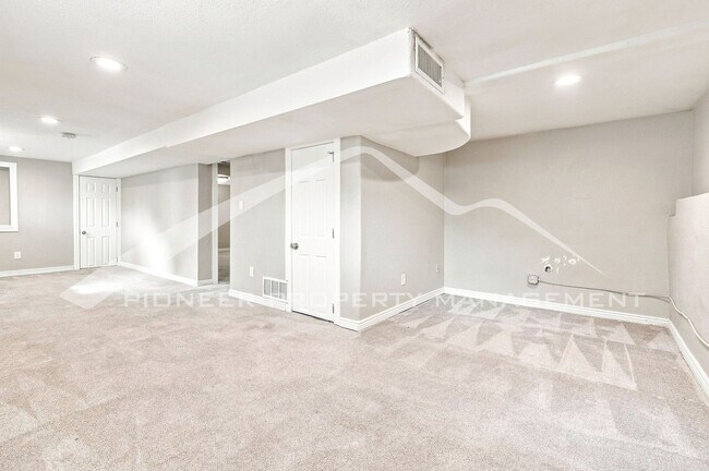 Building Photo - Charming Home with Central AC and Fenced Yard