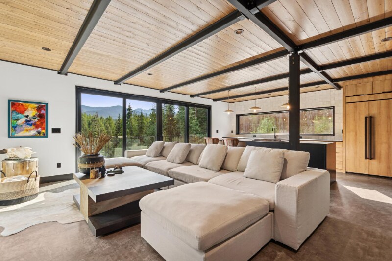 Building Photo - 172 E Many Lakes Dr