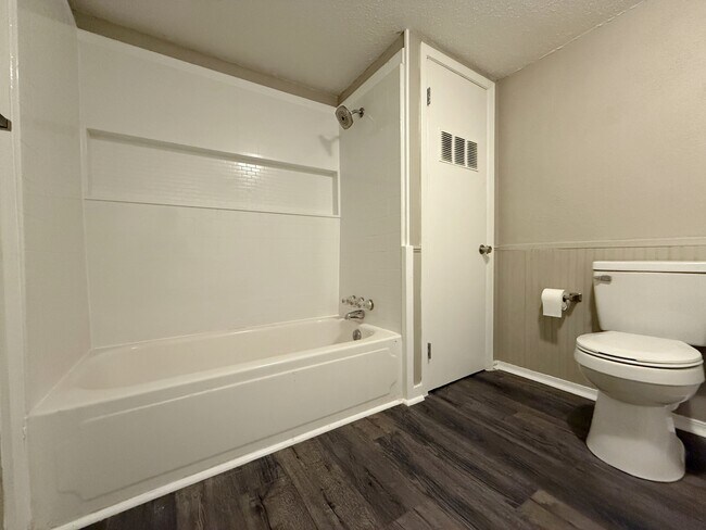 Building Photo - 137 Pearce Dr