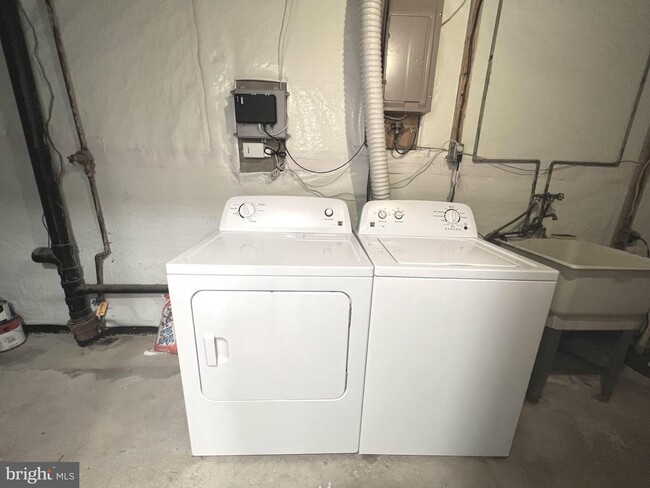 Building Photo - Beautiful 2bd 1.5bth townhome in Elvaton Towne Condo Community