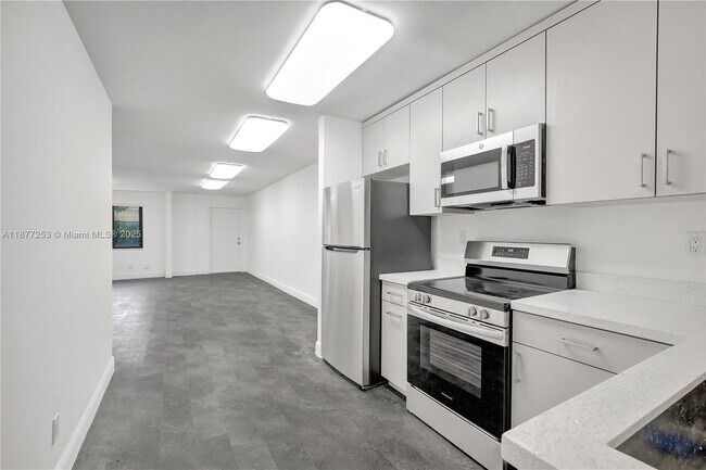 Building Photo - 5980 SW 40th Ave