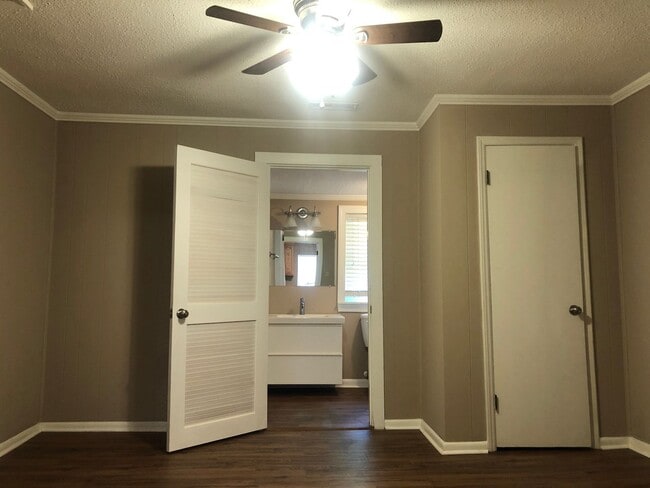Building Photo - Move in Ready!