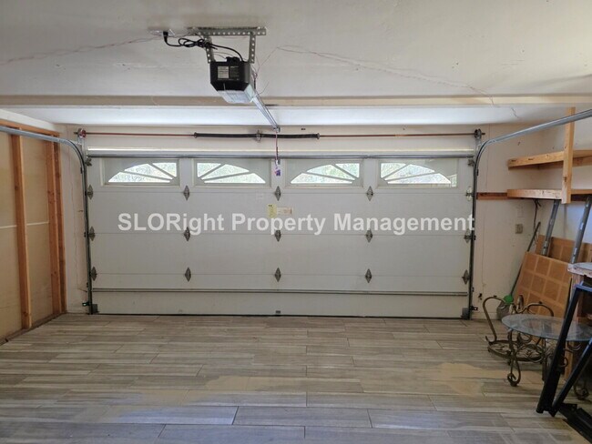 Building Photo - AVAILABLE NOW - 3 Bed/2.5 Bath Atascadero Home expansive property
