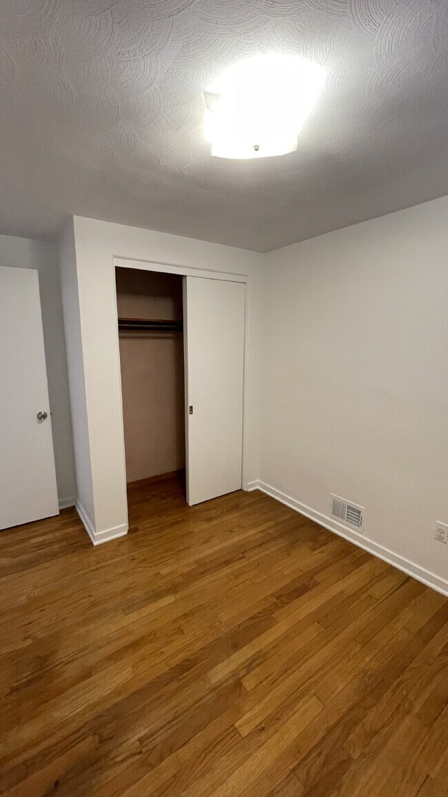 Building Photo - Charming 3 bed, 2 bath with finished basement!