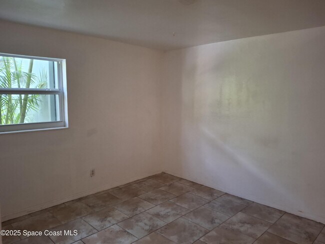 Building Photo - 220 Columbia Dr