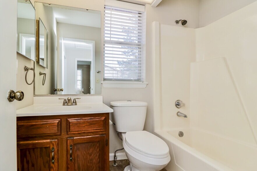 Building Photo - 17 Hollow Tree Ct