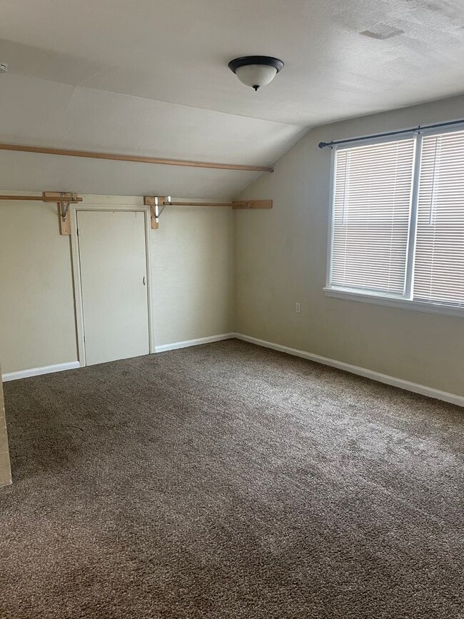 Building Photo - Enjoy Quiet Living in Melba!