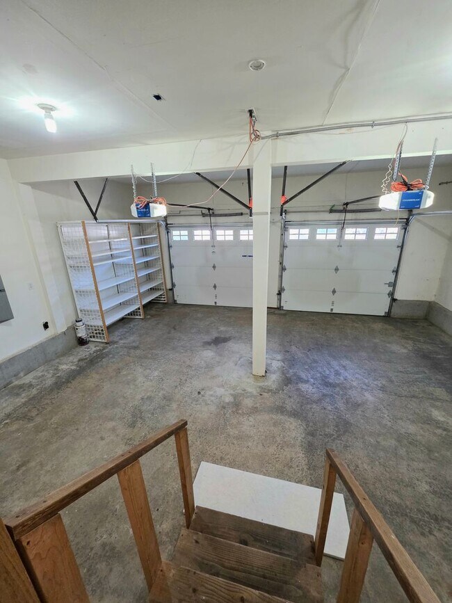 Building Photo - Auburn west hill 4 bedroom and 3 bathroom well maintained home.  Available NOW!