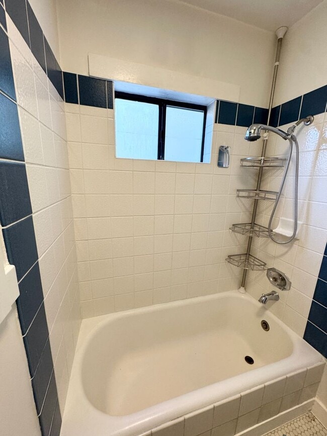 Building Photo - Charming 1 Bedroom 1 Bath Historic Duplex, Land Park-Curtis Park Area SEE VIDEO