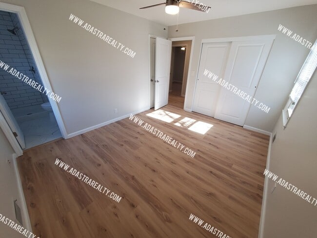 Building Photo - Absolutley Beautiful 4 Bedroom 2.5 Bath Overland Park Home-Available NOW!!