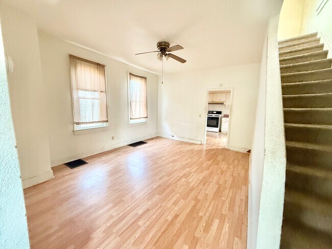 Building Photo - 726 Waddell Ave