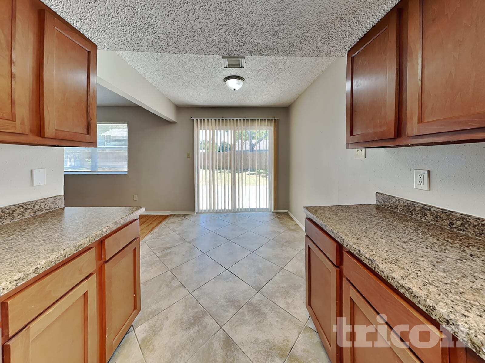 Building Photo - 1911 Deaf Smith Dr