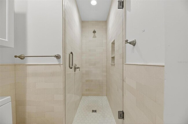 Building Photo - 3003 W Harbor View Ave