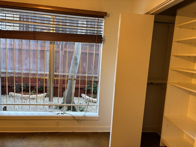 Building Photo - 2909 Albany St