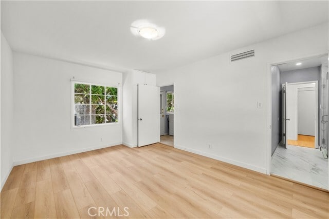 Building Photo - 523 Meadows Dr