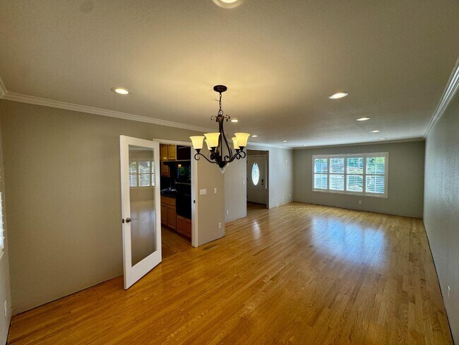 Building Photo - 1318 Deb Ct