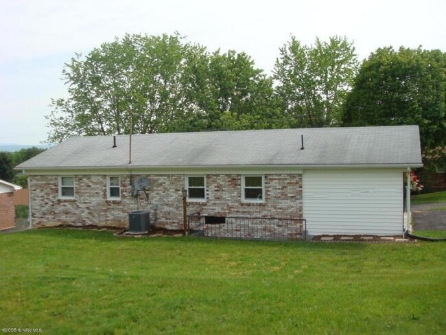 Building Photo - Dublin, 3 BR / 1 BA Available 11/17