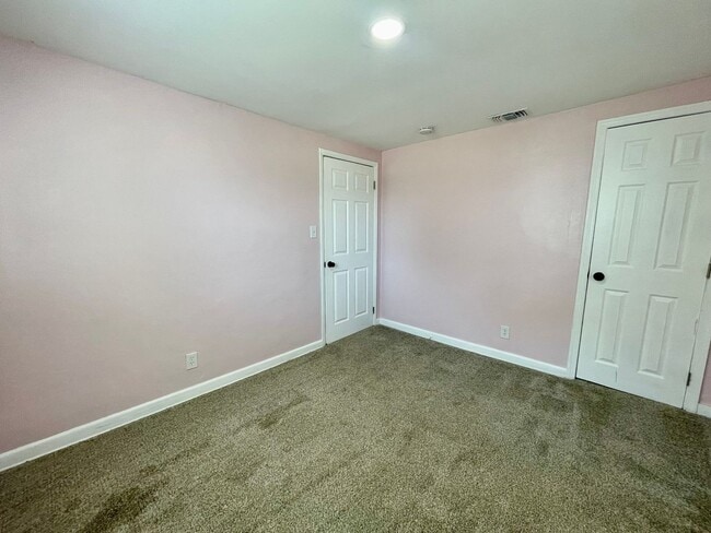 Building Photo - 3561 Champlain Ln